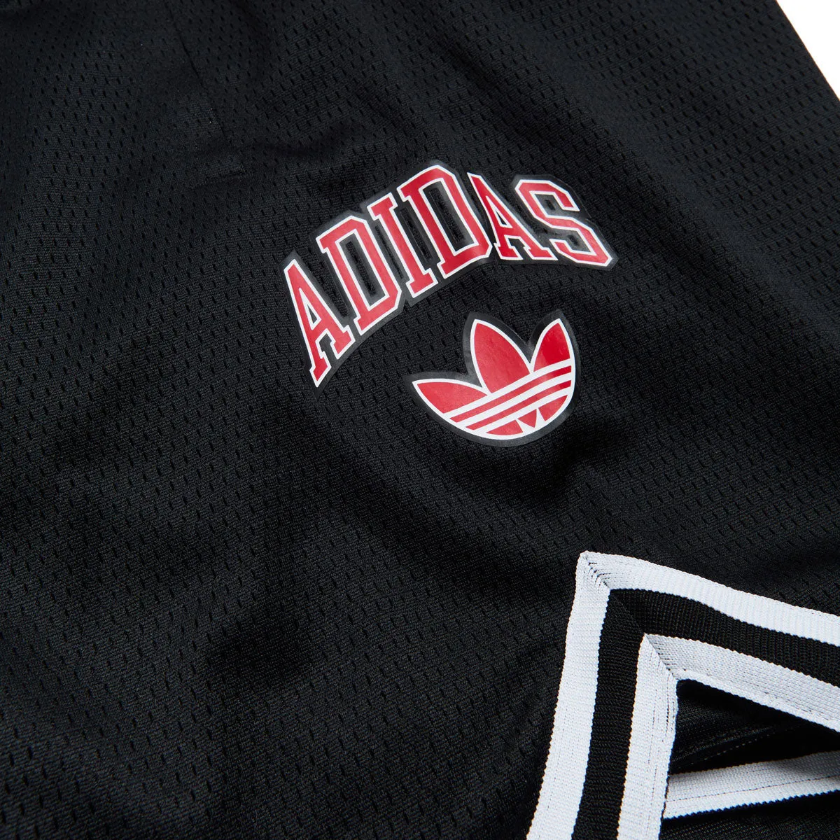Balanced Design Vented Hem Details Adidas Varsity Basketballs Shorts - Black