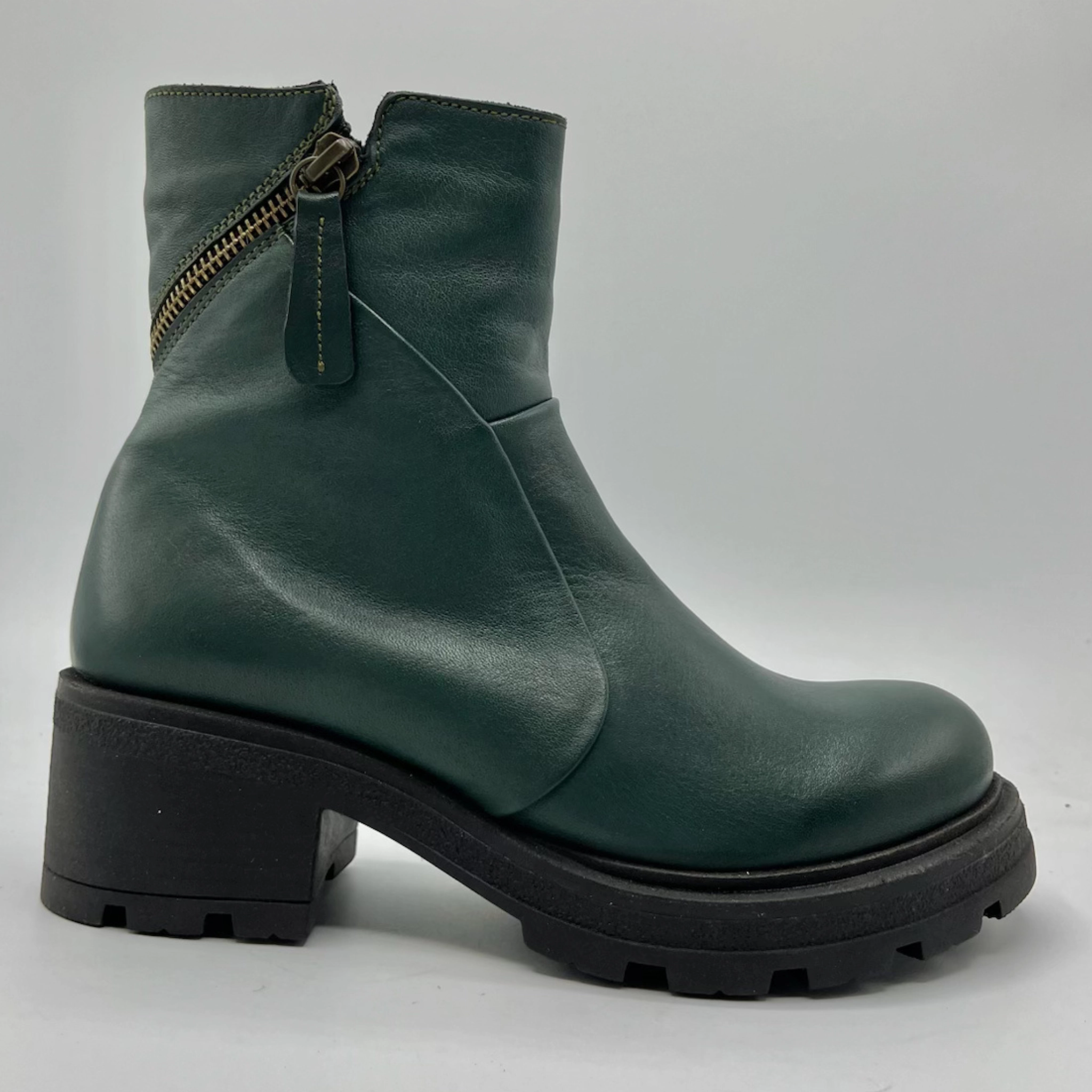 Bueno Hayes Biker Tough High-Performance Footwear