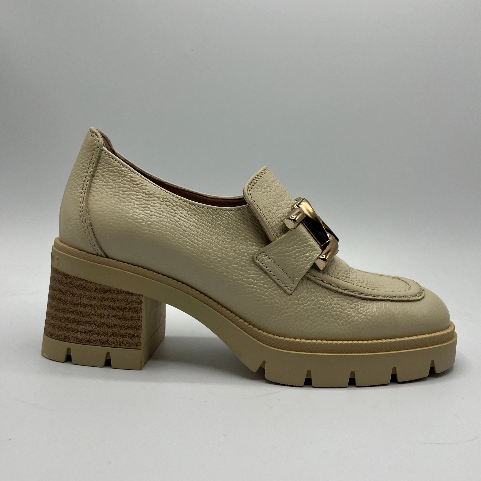 Every Step Hispanitas Everest Loafer