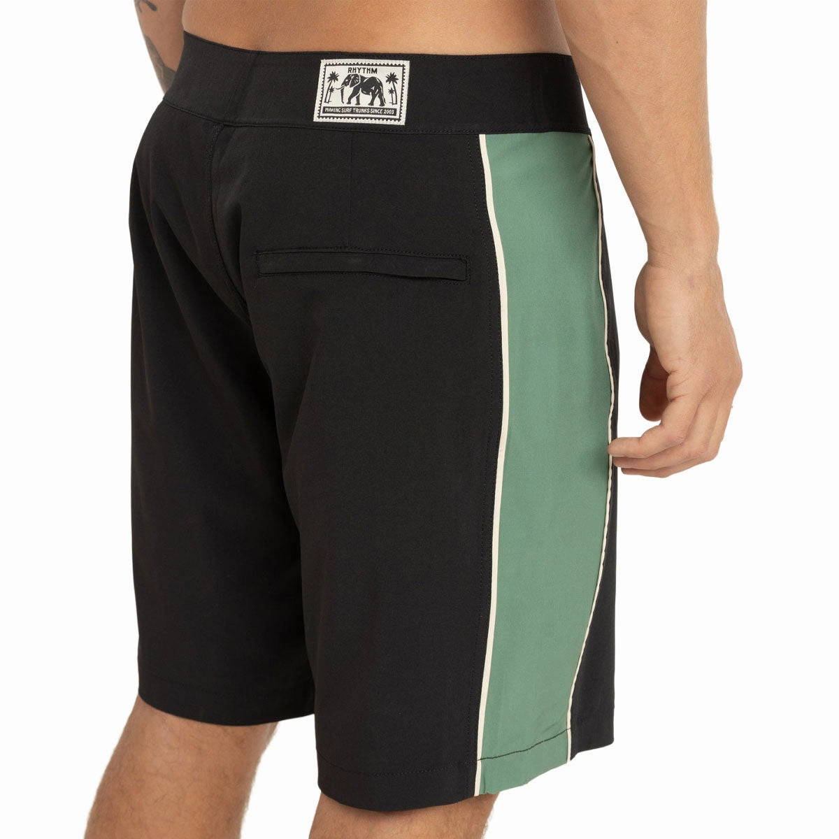 Breathable Mesh Panels Rhythm Core Pinline Boardshorts - Olive