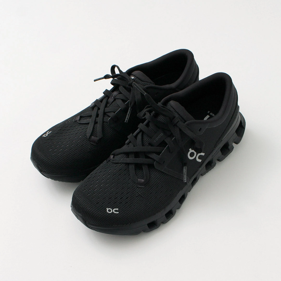 ON / Cloud X 4 Sneakers Bold Design