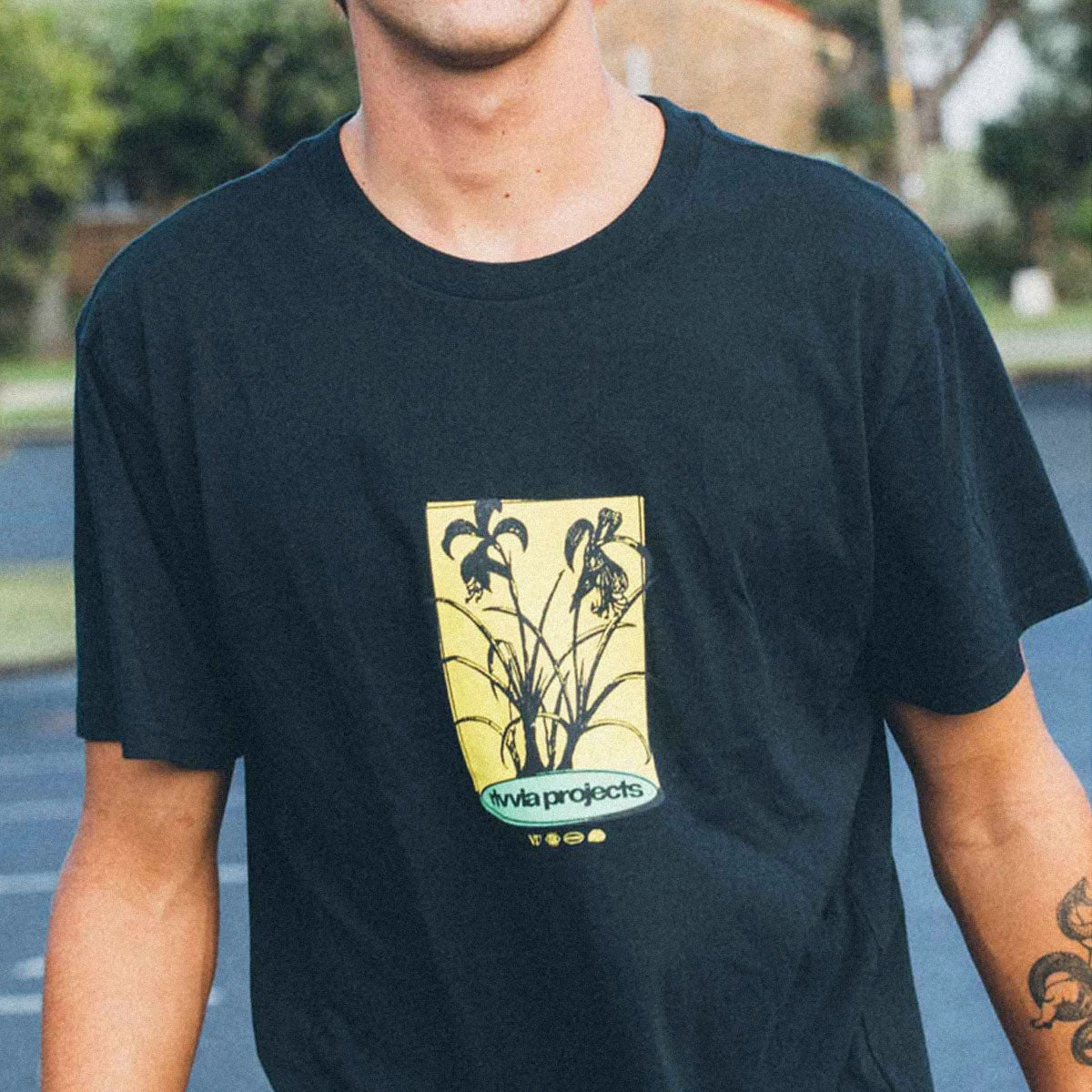 SeamlessConstruction Rivvia Bloom T-Shirt - Black