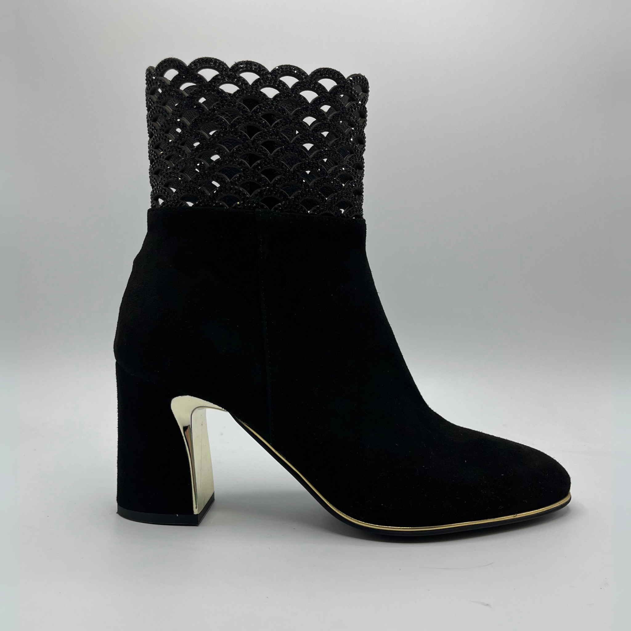 Padded Interior City Walking Django & Juliette DJ Kura