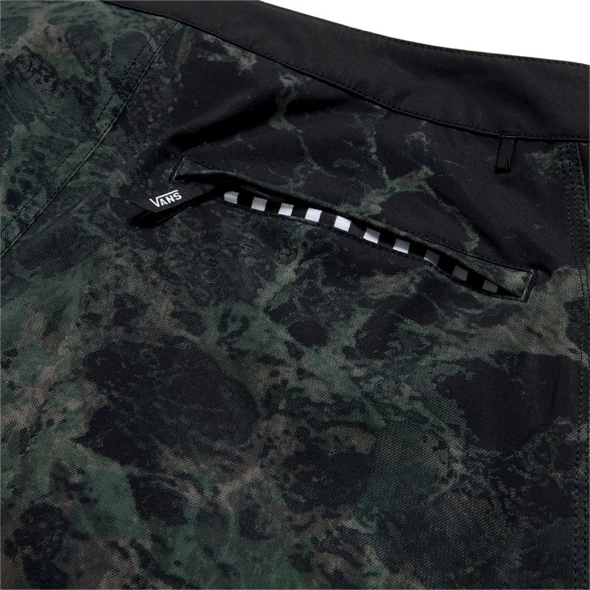 Compact Fit Vans MTE Daily Aop Sideline Boardshorts - Grape Leaf