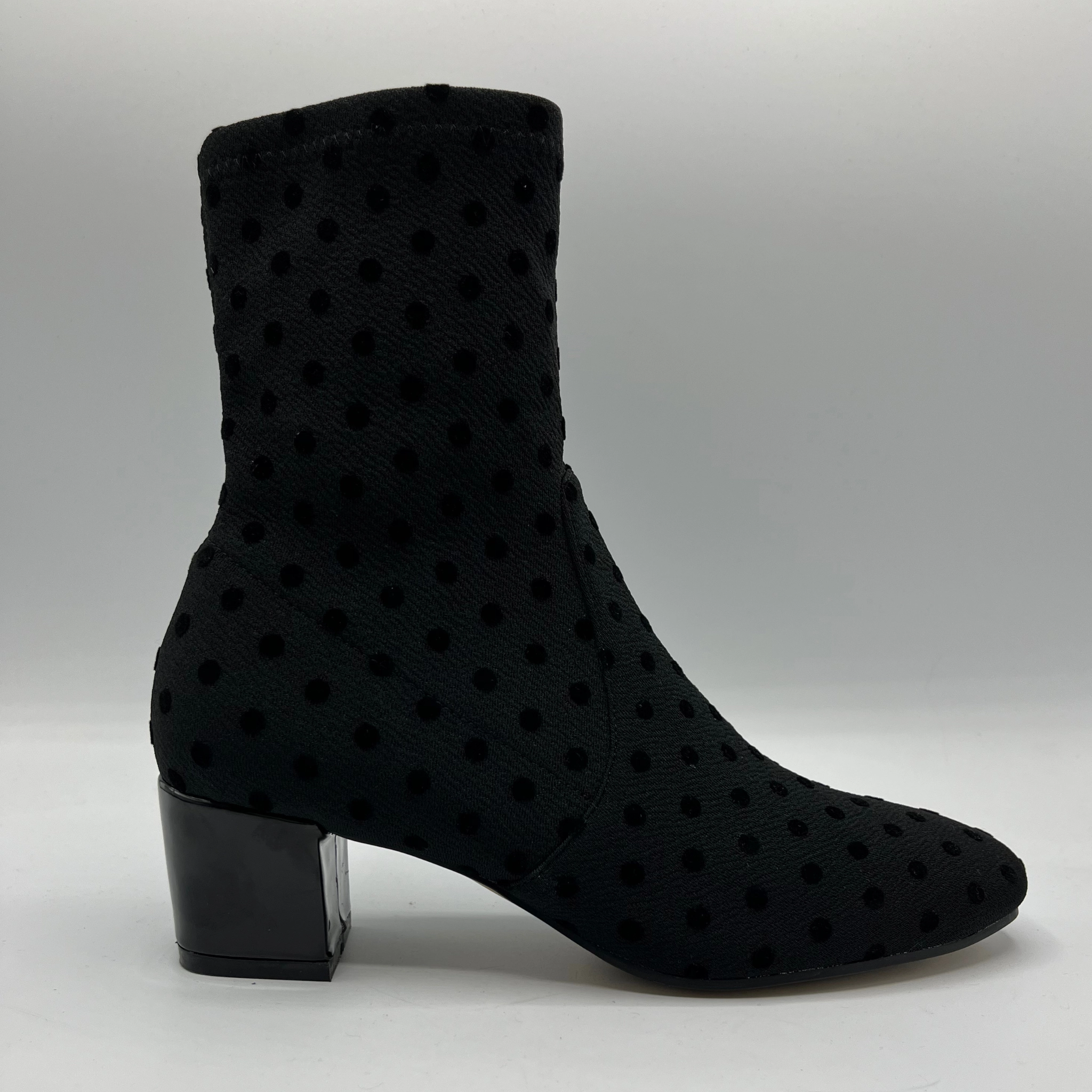 Django & Juliette Hartful Seamless Comfort Trail Exploration