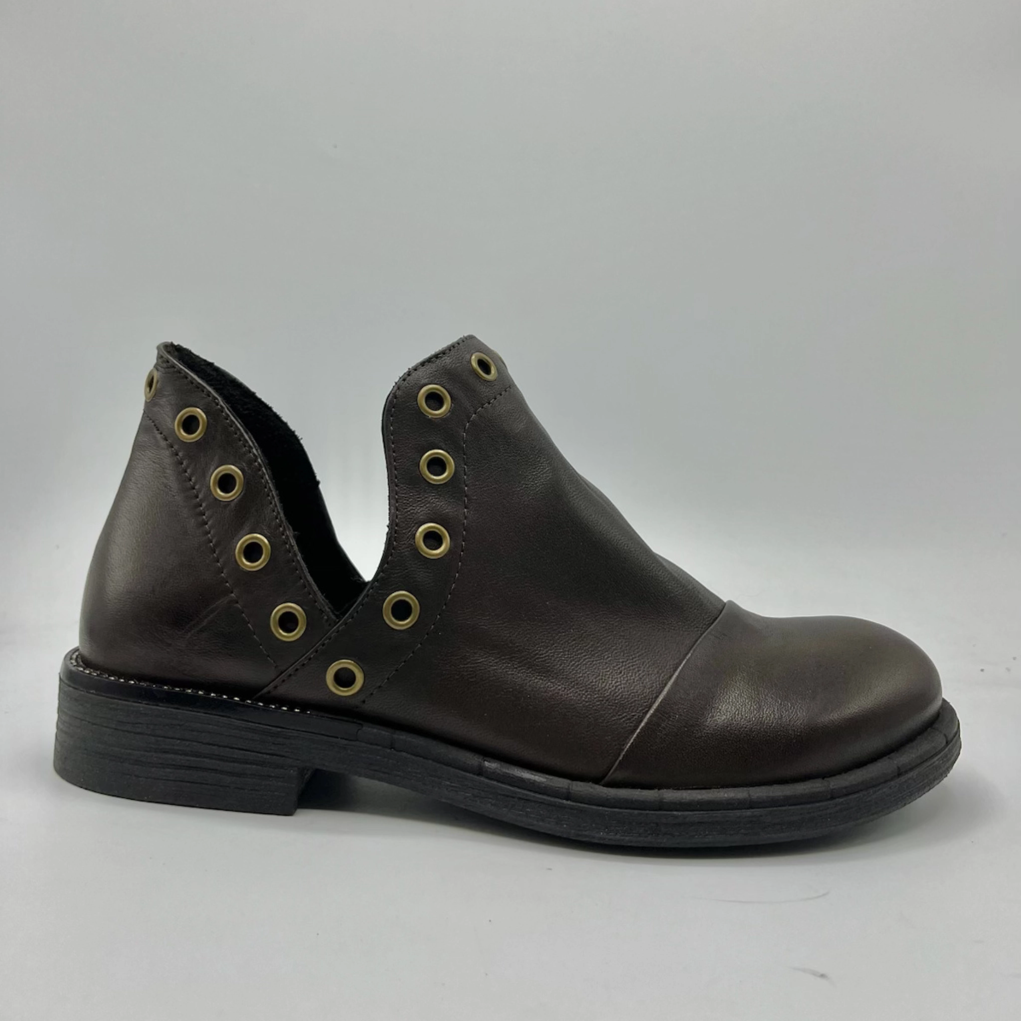 Bueno Miller Fashionable Look Protective Finish Winter Walker