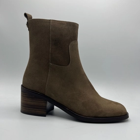 Wonders Katriss Lace-Up Design